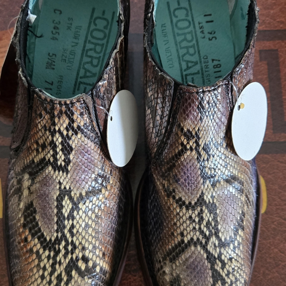 NWT Corral Snakeskin Leather Boots New Size 5.5 W/BOX - Picture 2 of 8